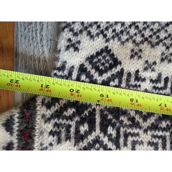 Vintage Squaw Valley Wool Nordic Cardigan Sweater Rose Embroid Pewter Clasps PM - Picture 8 of 9